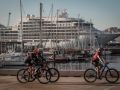 Bicicletas circulando por La Marina y O Parrote