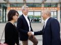 Alfonso Rueda califica de forma positiva su viaje por China El presidente de la Xunta, Alfonso Rueda, durante su visita a la fábrica de baterías de SAIC Motor en Zhengzhou este sábado- EFE