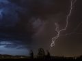Un rayo cae sobre San Sebastián durante una tormenta registrada tras un caluroso día