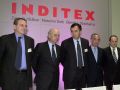 Borja de la Cierva, director financiero de Inditex; Francisco González, presidente del BBVA; José María Castellano, vicepresidente de Inditex; Ángel Corcostegui, vicepresidente primero del BBVA, y Marcos López, director del mercado de capitales de Inditex, durante la presentación de la OPV en 2001