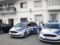 Vehículos policiales delante de la casa consistorial de Cambre