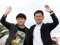 El director japonés Goro Miyazaki (d) y Kenichi Yoda de Studio Ghibli, en una fotografía de archivo del 20 de mayo de 2024