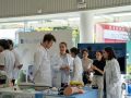 Alumnos, en uno de los expositores de la feria de ExpoCoruña
