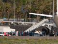 Momento en el que los españoles embarcaron han embarcado en el aeropuerto de Tenerife Sur en el avión del Ejército del Aire que los trasladará a Madrid, para iniciar un periodo de cuarentena en el Hospital Gómez Ulla. EFE/Ramón de la Rocha