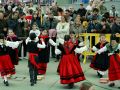 El Campo da Festa se llenó para interpretar la ‘Muiñeira de Santaia de Moar’ con 200 bailarores del colegio Franciscanas (A Coruña), Garrulaxe Cecebre (Cambre), Nemeth (Carballo), Santa María de Torás (A Laracha), Queiroa (Sada), Trubisquiña (Vimianzo), Azougue (Betanzos), A Marola (Oleiros) y Xiradela.