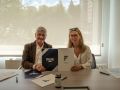 Manuel Viqueira y Dolores Estrada, en la firma del convenio de colaboración entre Cruz Roja y la Fundación San Rafael