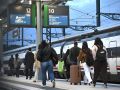 Viajeros acceden al último servicio del ‘Alvia catalán’ en A Coruña Salida del último tren Coruña-Barcelona