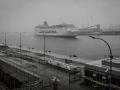 Llega a A Coruña el barco en el que se dio un brote de gastroenteritis