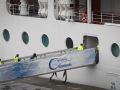 Personal de Sanidad Exterior sube al barco para comprobar el estado del brote de gastroenteritis