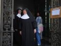 Dos monjas abandonan el colegio electoral del Palacete de Vimcorsa