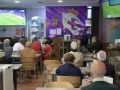 La cafetería Dino’s, en la plaza de España, durante la emisión de un partido