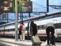 Viajeros acceden a un Alvia, en la estación de tren de A Coruña