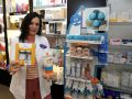 Blanca González, en la farmacia que lleva su nombre en la calle Orillamar | Patricia G. Fraga