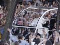 MADRID, 06/06/2026.- El papa León XIV saluda a los fieles a su llegada a la Plaza de Lima donde presidirá una Vigilia de Oración con jóvenes, este sábado, primero de los seis días que componen su visita oficial a España. EFE/JuanJo Martín
