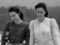 Greta Fernández (Marcela) y Natalia de Molina (Elisa) en un fotograma de la película de Isabel Coixet