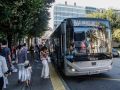 Los usuarios aseguran que en ocasiones tienen que quedarse en tierra porque el autobús va completo