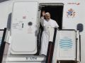 TELDE (GRAN CANARIA), 11/06/2026.- El papa León XIV saluda tras aterrizar en la Base Aérea de Gran Canaria en un vuelo procedente de Barcelona para iniciar una visita muy pegada al fenómeno de la inmigración, que además es histórica, porque nunca antes un pontífice se había desplazado hasta Canarias. EFE/Elvira Urquijo A.