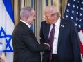 Netanyahu y Trump durante una reuniónFOTODELDÍA JJL001. WASHINGTON (ESTADOS UNIDOS), 29/09/2025.- El presidente de Estados Unidos, Donald Trump (d), estrecha la mano del primer ministro israelí, Benjamin Netanyahu, durante una rueda de prensa este lunes, en la Casa Blanca en Washington D. C. (Estados Unidos) . En su reunión, Trump presionó a Netanyahu para que aceptara un acuerdo de paz que pusiera fin a la guerra en curso de Israel en Gaza y para que Hamás liberara a los rehenes que aún permanecían en su poder. EFE/EPA/ Jim Lo Scalzo / Pool