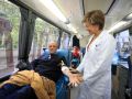 ¿Dónde donan sangre los coruñeses? Los barrios ganan cada vez más protagonismo 14 junio 2019 A Coruña.- El Día Mundial del Donante de Sangre se celebra, como cada año, el 15 de junio. La importancia de ser donantes, a través de un proceso sencillo y muy seguro, puede ser vital apra muchos enfermos. Los coruñeses realizaron 9.928 donaciones en 2018El autobús de donación estaba ayer frente a los juzgados