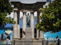 Monumento de Eusebio da Guarda, con la pintada “esclavista” Pintada en la escultura de Eusebio da Guarda acusándolo de esclavista