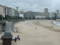Empieza el verano en las playas de A Coruña con socorristas, pero casi sin bañistas Los socorristas llegan a las playas de A Coruña
