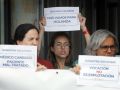 Varias profesionales sanitarias, en la concentración este miércoles a las puertas del Chuac