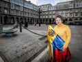 Migdalia Martínez, presidenta de Hevega, posa para El Ideal Gallego en la plaza de María Pita