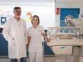José Luis Fernández Trisac, jefe de Neonatologia del Materno, y Paula Urones, supervisora de puerperio