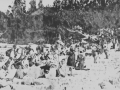 Hace 100 años | Un día de playa en A Coruña Niños de las colonias de Madrid en la playa del Sanatorio de Oza en julio de 1926