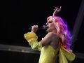 Con la presentación de  La cantante, DJ y drag queen Kika Lorace, una de las grandes referentes de la escena Lgtbi estatal gracias a su estilo reivindicativo, comenzó el festival, este domingo, al más puro estilo Raphael.