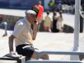 Una persona se intenta refugiar del calor en A Coruña