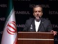 El ministro de Exteriores de Irán, Abás Araqchí, en una rueda de prensa en Estambul (Turquía), dijo que EE.UU. ha "traicionado la diplomacia" y "cruzado todas la líneas rojas" al atacar tres instalaciones nucleares en su país, lo que supone una "violación imperdonable del derecho internacional".