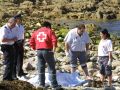 L *** Local Caption *** 15 JULIO 2001 PORTADAEL CADAVER DE UN ANCIANO APARECE FLOTANDO EN LA PLAYA DE SAN ROQUE POLICIA NACIONAL Y CRUZ ROJA COLABORARON EN LAS LABORES DE RECUPERACION E IDENTIFICACION DEL CADAVER