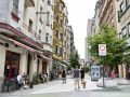 La Policía Nacional detecta varias ‘rutas del crack’ que confluyen en la calle Alcalde Marchesi Varias personas caminan por Alcalde Marchesi