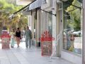 Soportes de la Feira Modernista de Sada en la calle Oza dos Ríos