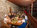El monasterio de Bergondo acogió en el claustro del convento una cena para celebrar los 900 años de “memoria en pedra” de San Salvador