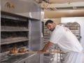 Miguel Beade, en el obrador de Panadería Mercedes