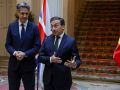 El ministro español de Asuntos Exteriores, Unión Europea y Cooperación, José Manuel Albares, y el secretario británico de Estado de Asuntos Exteriores de la Commonwealth y de Desarrollo, Edward Samuel Miliband