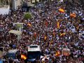 Miles de ceutíes se concentraron este domingo, en la Plaza de la Constitución de Ceuta en una multitudinaria manifestación bajo el lema "Basta ya. Ceuta no se rinde", para reclamar una respuesta ante la crisis migratoria desencadenada por la entrada masiva del pasado 30 de julio.