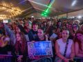 La salchipapa y la 'papa' de los jóvenes: cara y cruz en las fiestas de Novo Mesoiro Las primeras filas en la espera por Leticia Sabater el pasado domingo | carlota blanco