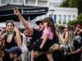Un padre y una hija disfrutan del Flores Rock