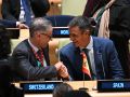 El presidente del Gobierno, Pedro Sánchez (d) durante su asistencia al Evento Partners for Multilateralism