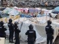Ceuta recupera la zona del litoral tras el desalojo de migrantes junto a la desaladora La policía realiza una operación en la playa para desalojar asentamientos cerca desaladora