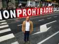 El presidente de A Mesa pola Normalización Lingüística, Marcos Maceira encabeza esta mañana, delante del Parlamento gallego, una concentración contra el intento de eliminar los acuerdos sobre la lengua bajo el lema 'Non prohibades o galego'