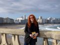Bibiana Candia, con las playas de Orzán y Riazor detrás de ella