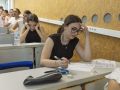 Varias jóvenes, en el examen de acceso a la universidad de este junio
