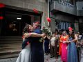 Una pareja recién casada, a las puertas de la iglesia de San Benito, en Ramón Cabanillas