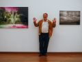 Vari Caramés, con algunas de sus creaciones en una exposición en la Fundación Luis Seoane