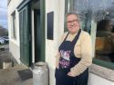 Maruja Taboada, el día de Reyes, en la puerta de su restaurante