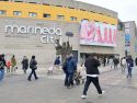Numerosos vecinos y visitantes aprovecharon el fin de semana para pasarse por el centro para descubrir las nuevas tiendas y espacios de hostelería y restauración